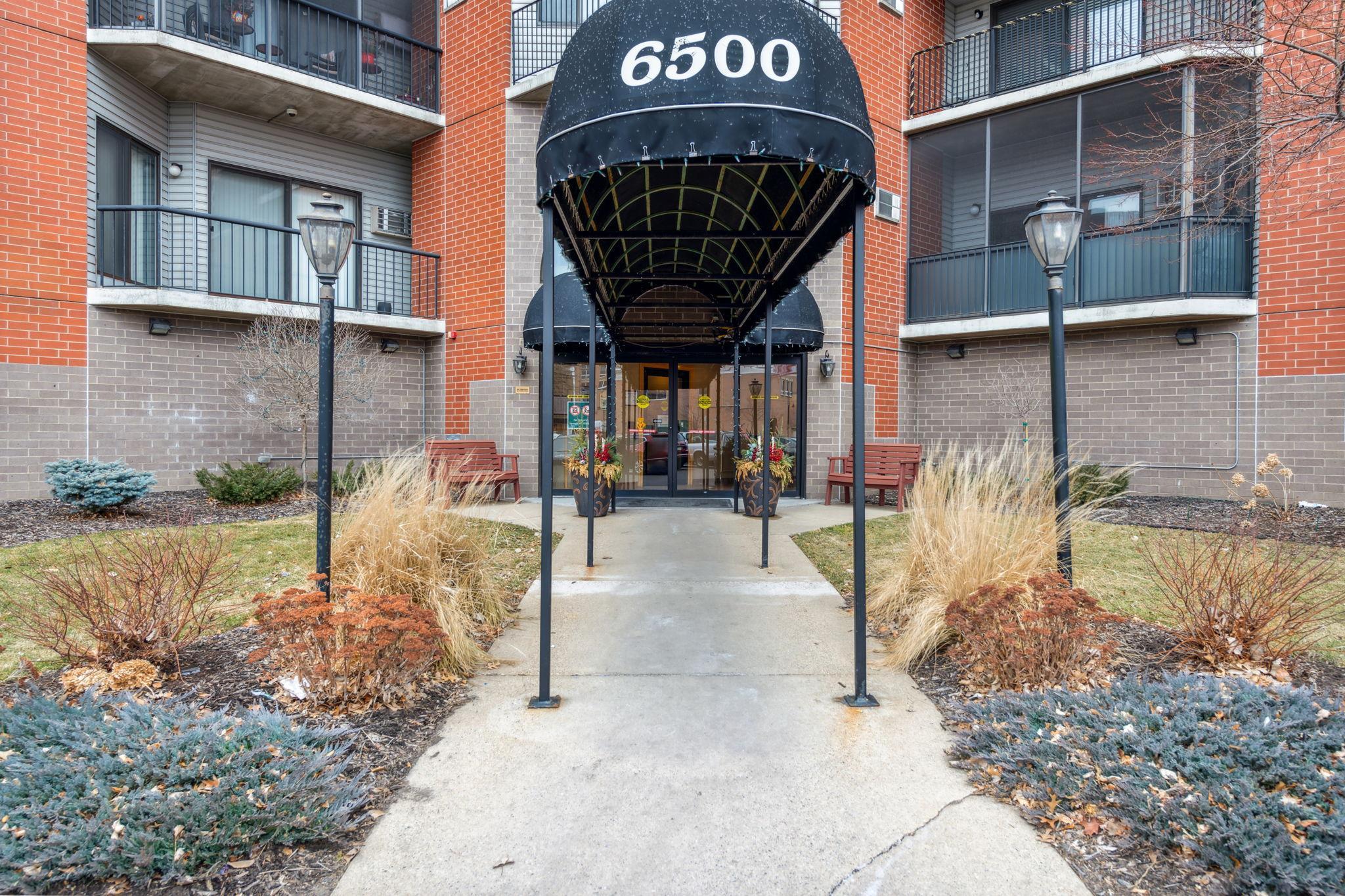 6500 Woodlake Drive 105