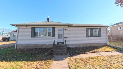 1664 Barclay Street Saint Paul MN 55106