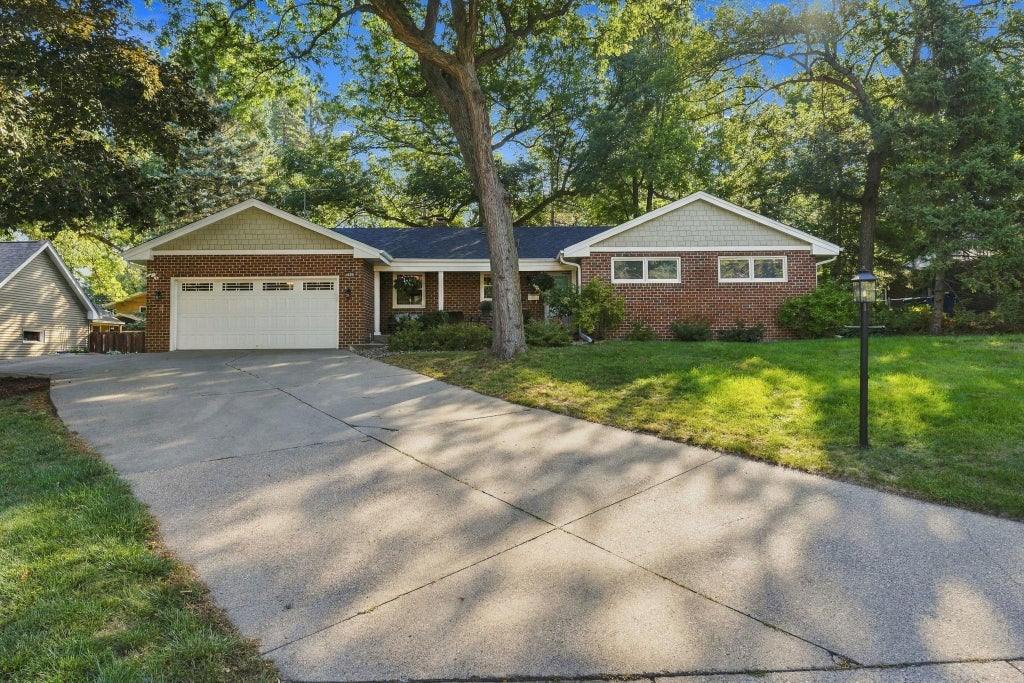 Photo of 1620 Sumter Avenue N, Golden Valley, MN 55427 (MLS # 7140767)