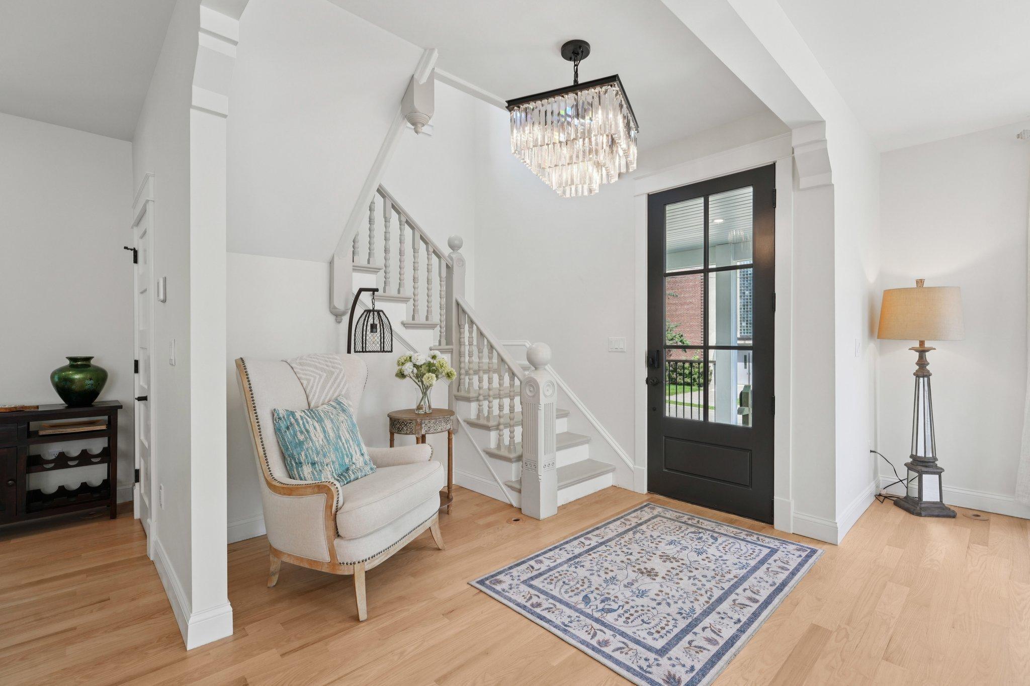 109 Pine Street E