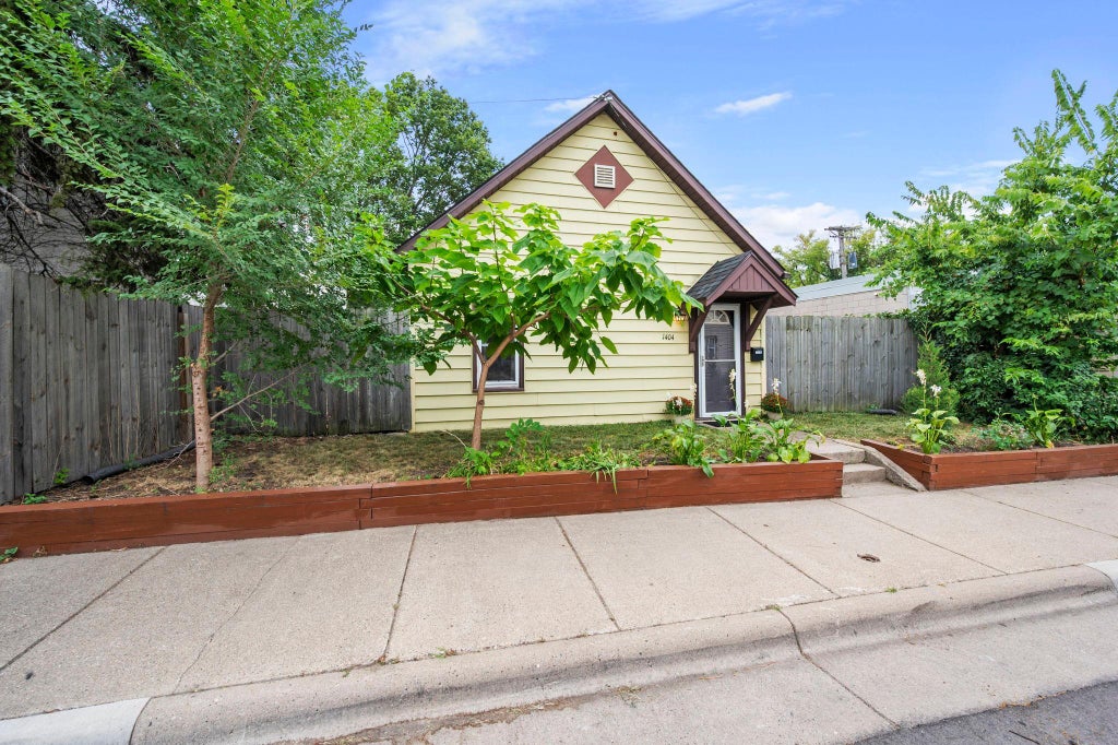 Photo of 1404 12th Avenue NE, Minneapolis, MN 55413 (MLS # 7116606)