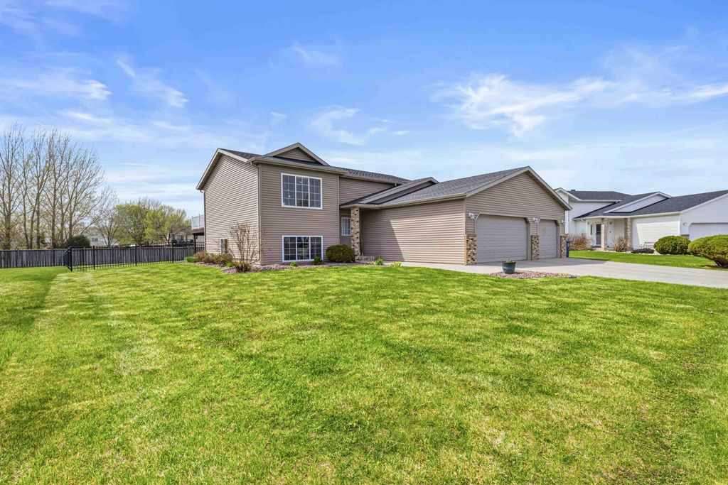 Photo of 1911 35th Street Circle S, Moorhead, MN 56560 (MLS # 7068311)