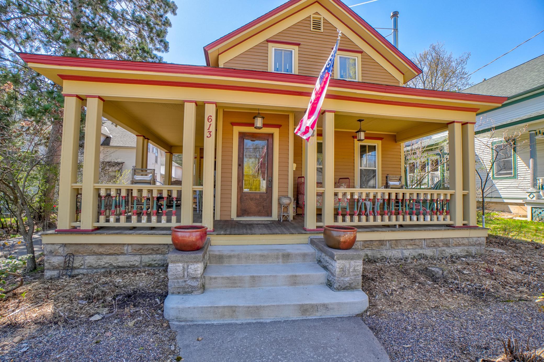 613 Olive Street W