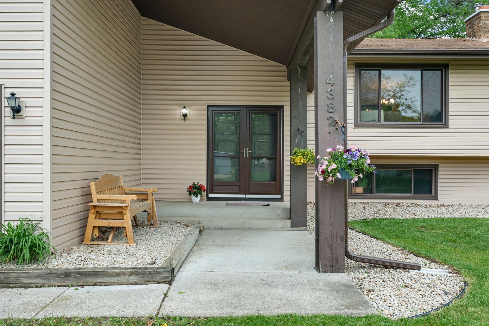4382 Metcalf Drive