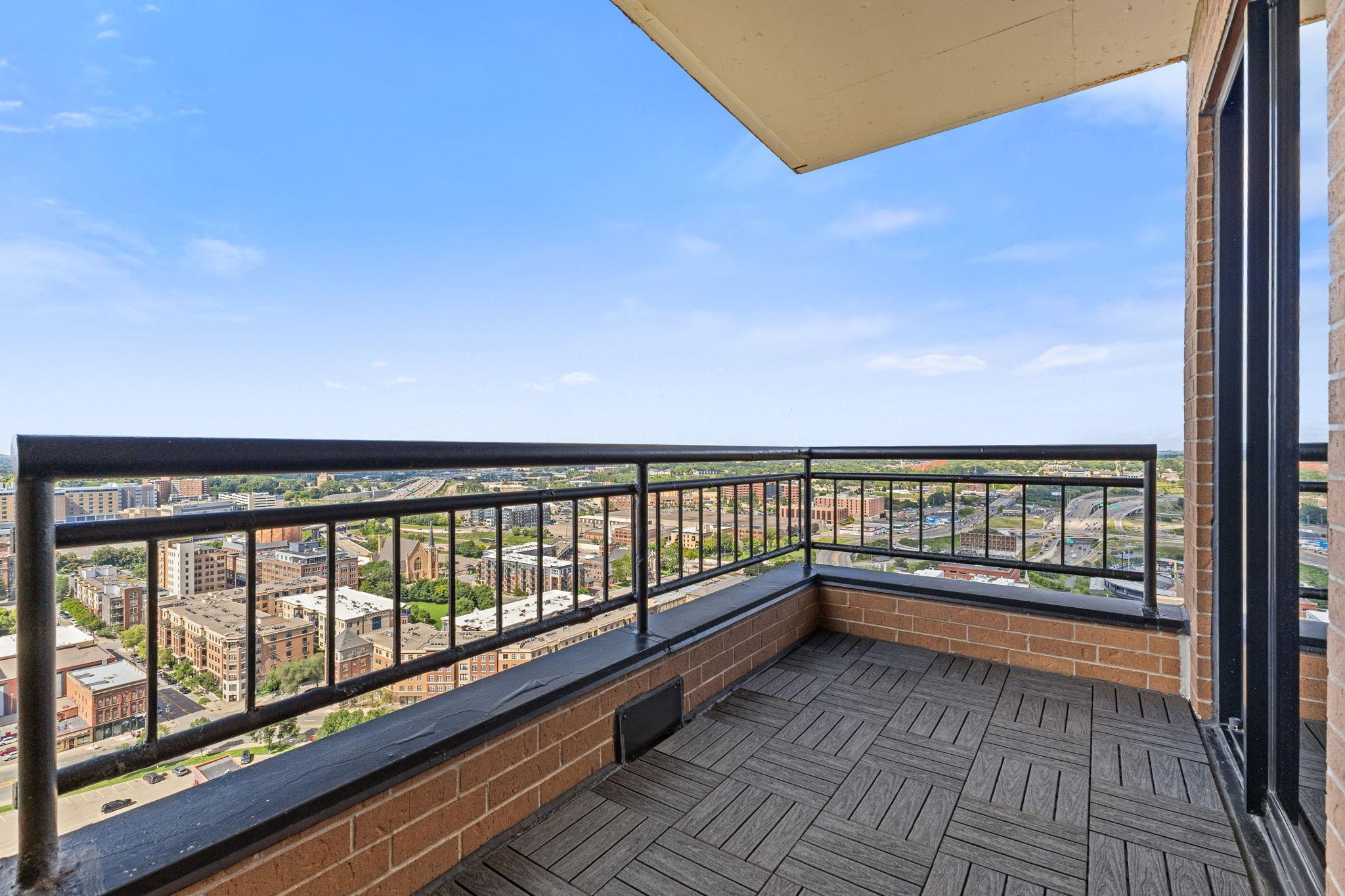 168 6th Street E 2905