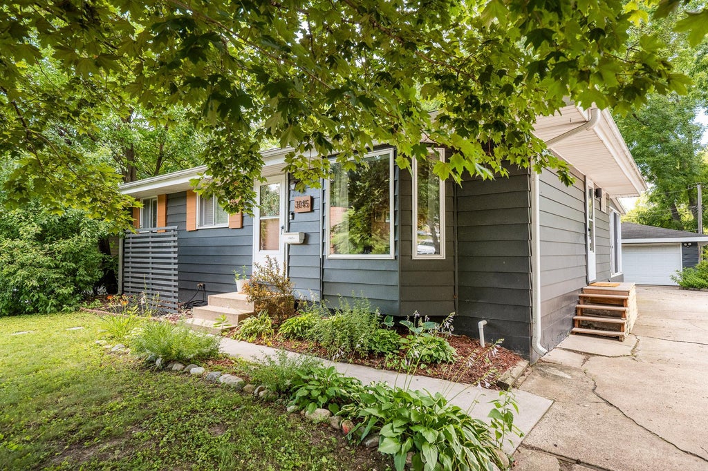 Photo of 3145 Grimes Avenue N, Robbinsdale, MN 55422 (MLS # 7108540)