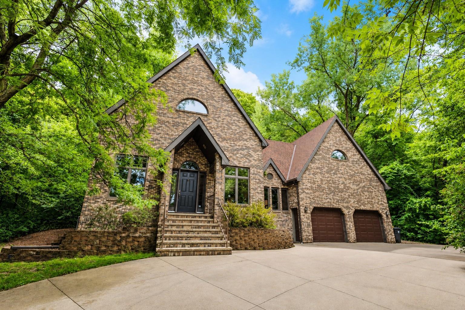 Photo 1 of 36 — 950 E Belvista Drive, North Mankato, MN 56003
