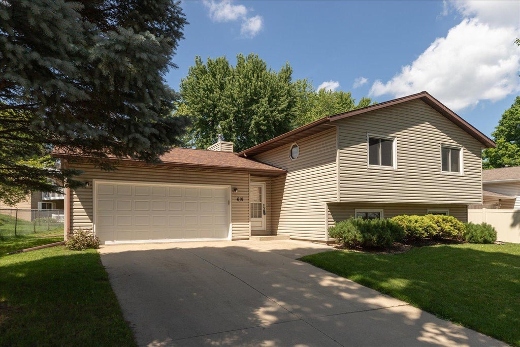 Photo of 619 Chalet Drive NW, Rochester, MN 55901 (MLS # 7117945)