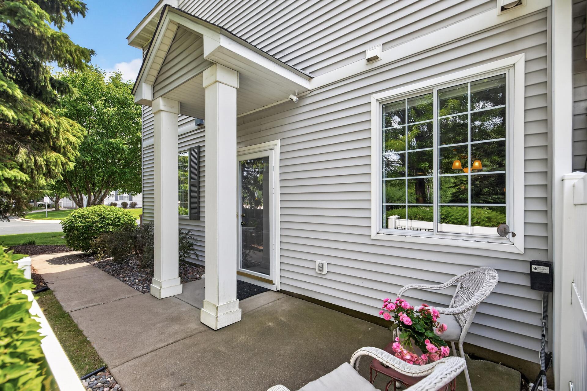9649 Peony Lane N 1110