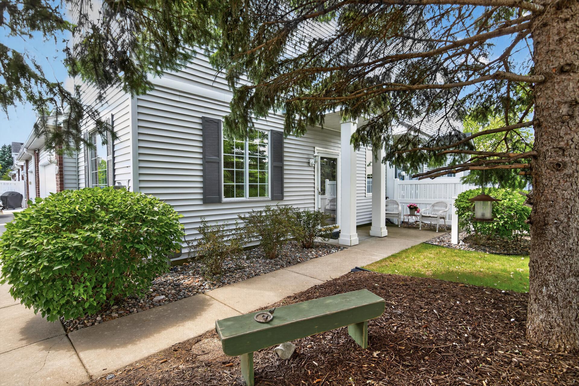9649 Peony Lane N 1110