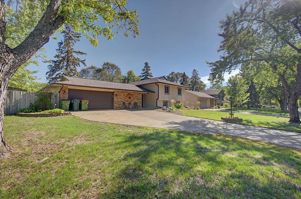 Photo of 10496 Thrush Street NW, Coon Rapids, MN 55433 (MLS # 7149639)