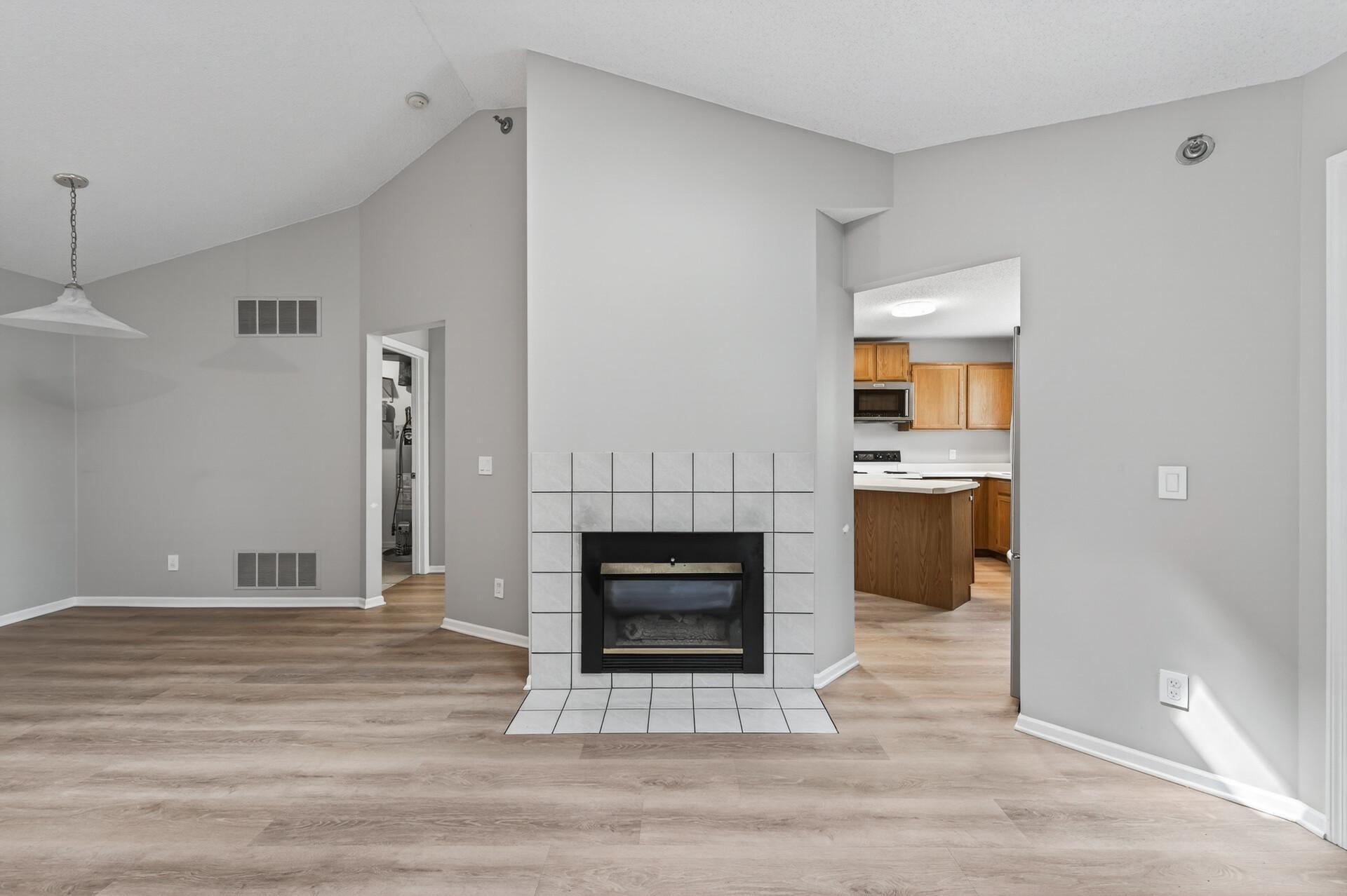 2494 Wilshire Court