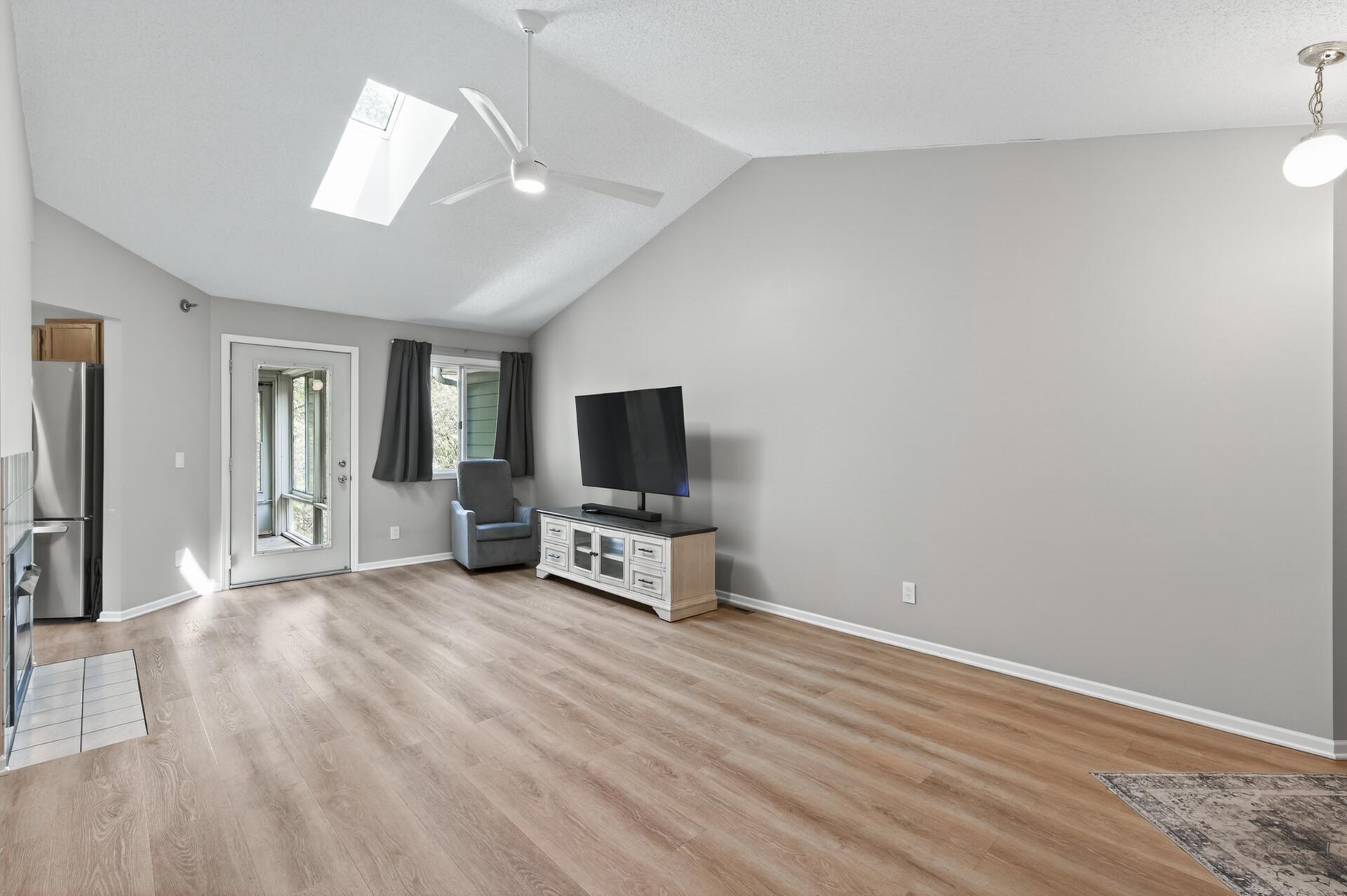 2494 Wilshire Court