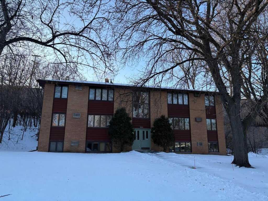 Photo of 2307 Unity Avenue N, Golden Valley, MN 55422 (MLS # 7013335)