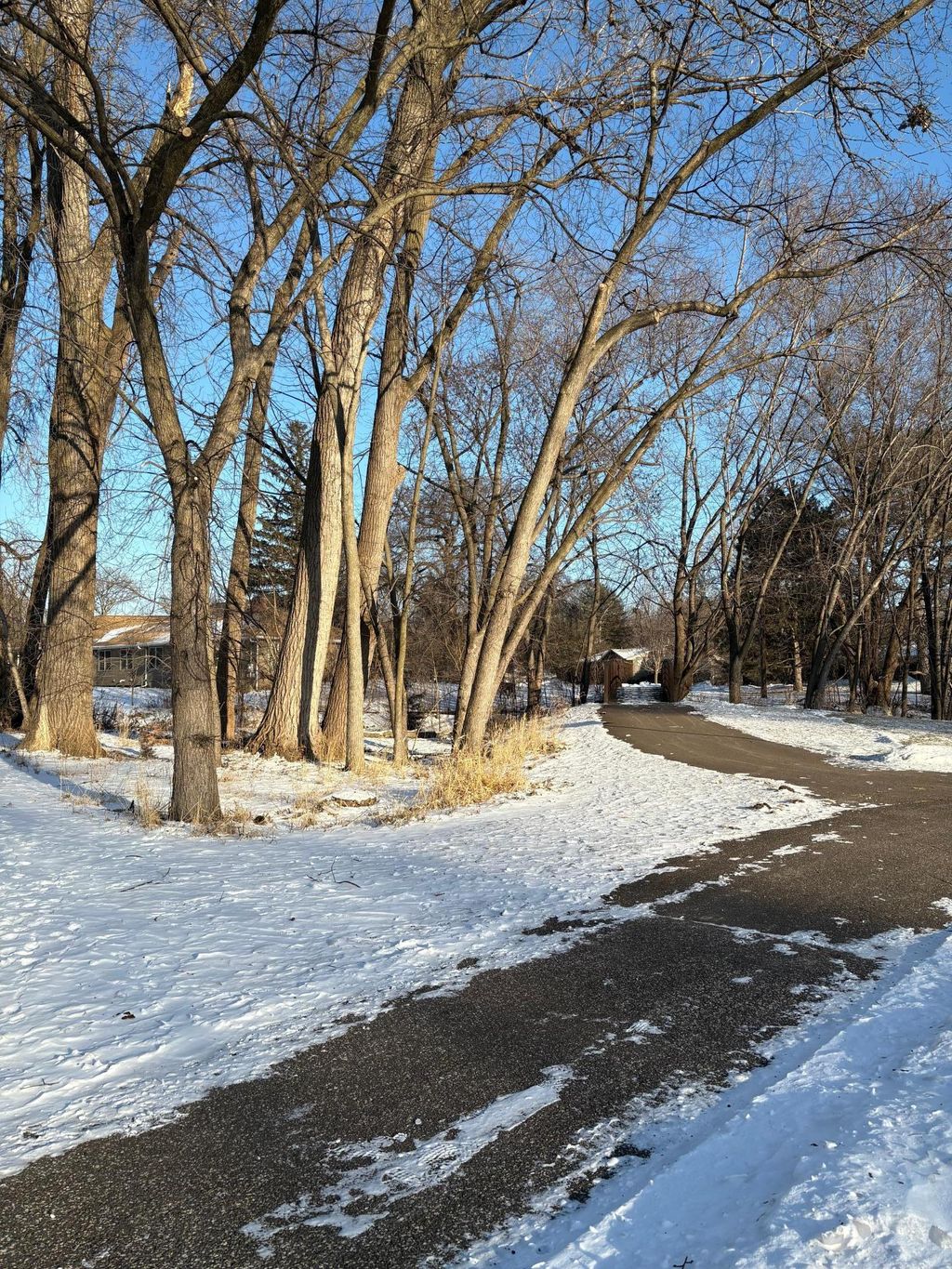 Photo of 2307 Unity Avenue N, Golden Valley, MN 55422 (MLS # 7013335)