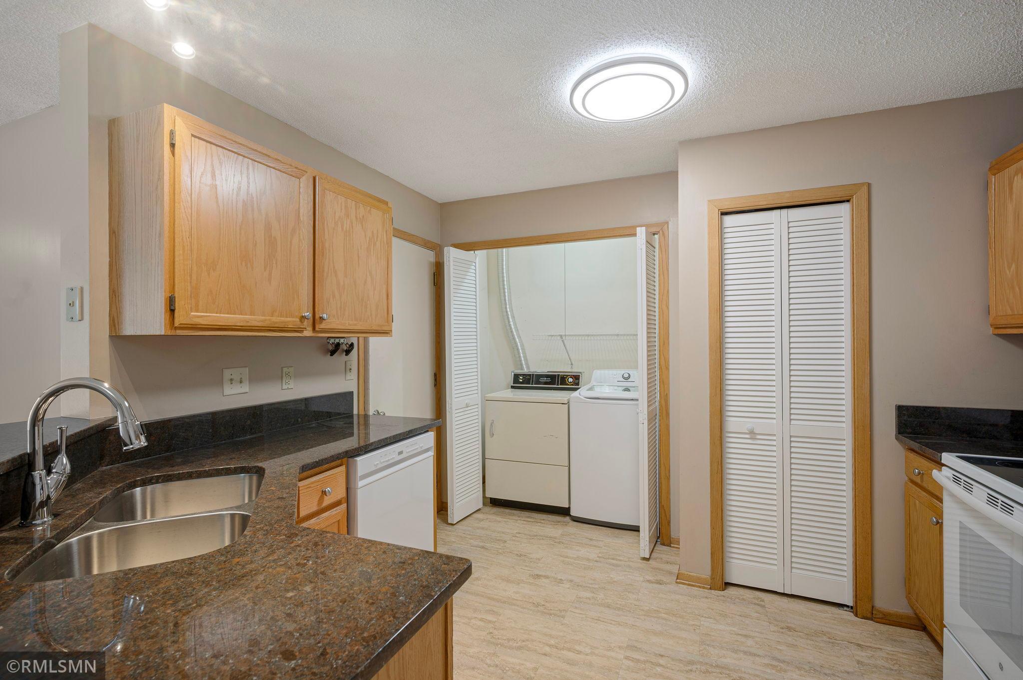 4075 Wilshire Circle