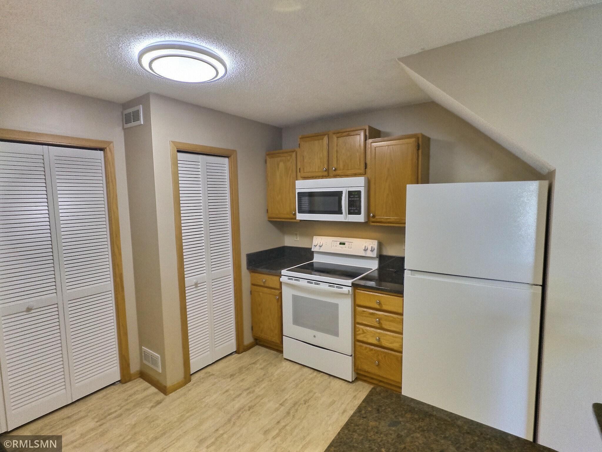 4075 Wilshire Circle