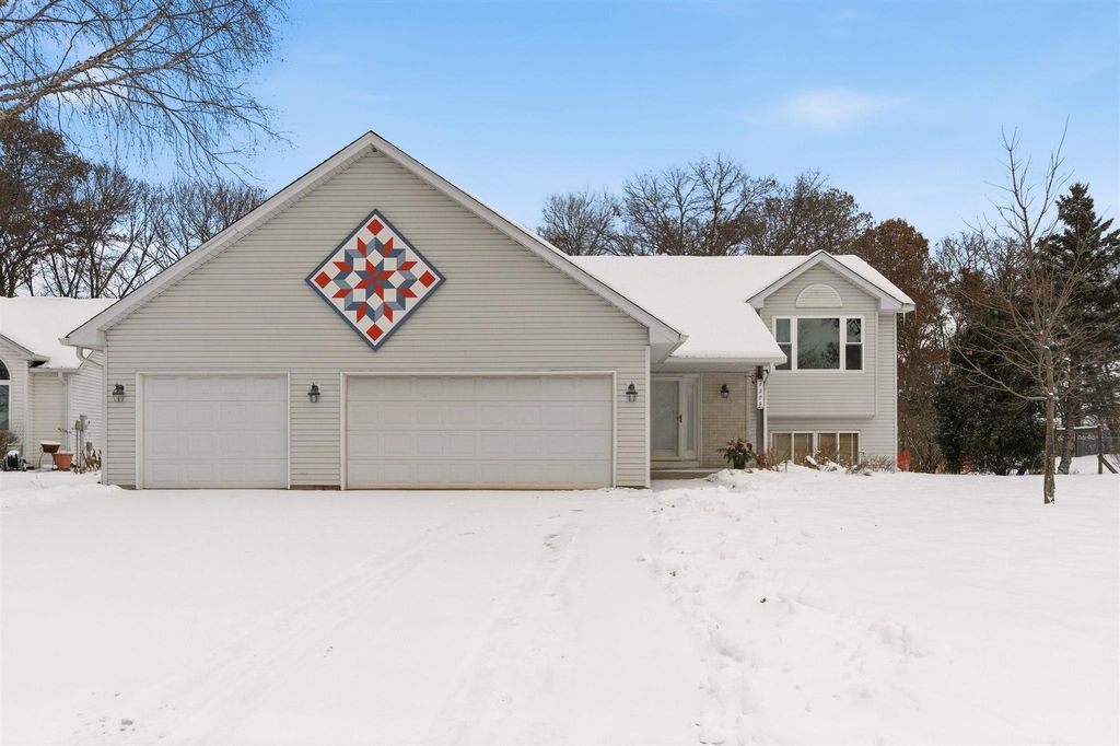 Photo of 1325 Driving Park Road, Stillwater, MN 55082 (MLS # 6825316)