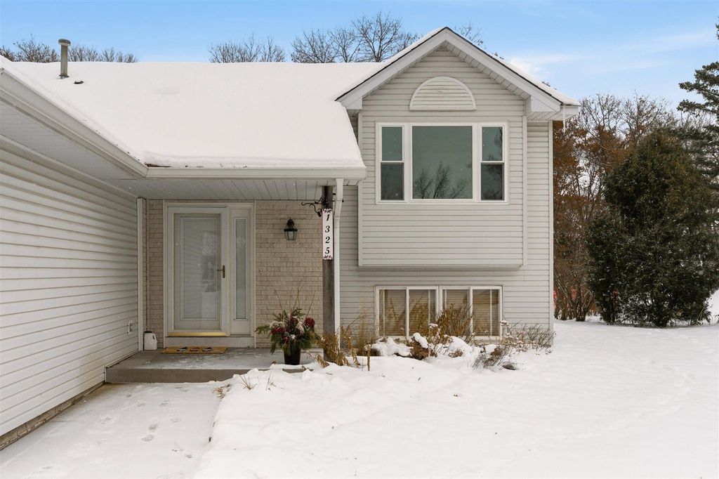 Photo of 1325 Driving Park Road, Stillwater, MN 55082 (MLS # 6825316)