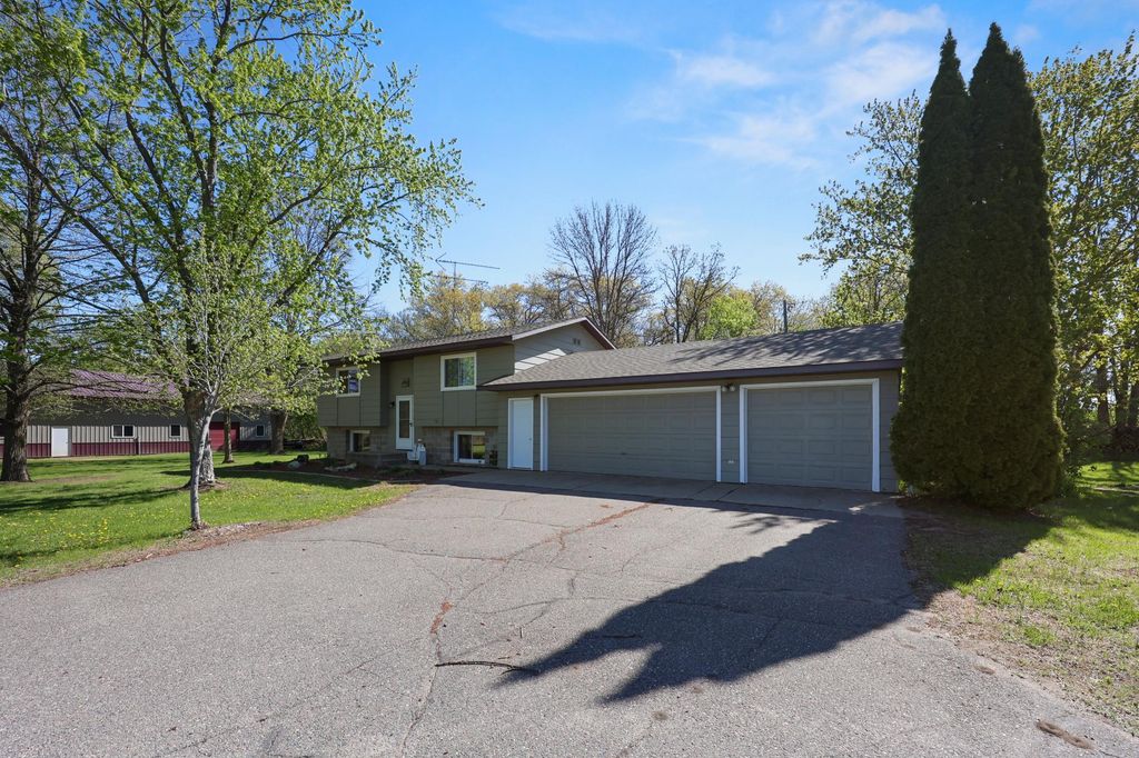 Photo of 1546 Primrose Road NE, Sauk Rapids, MN 56379 (MLS # 7083239)