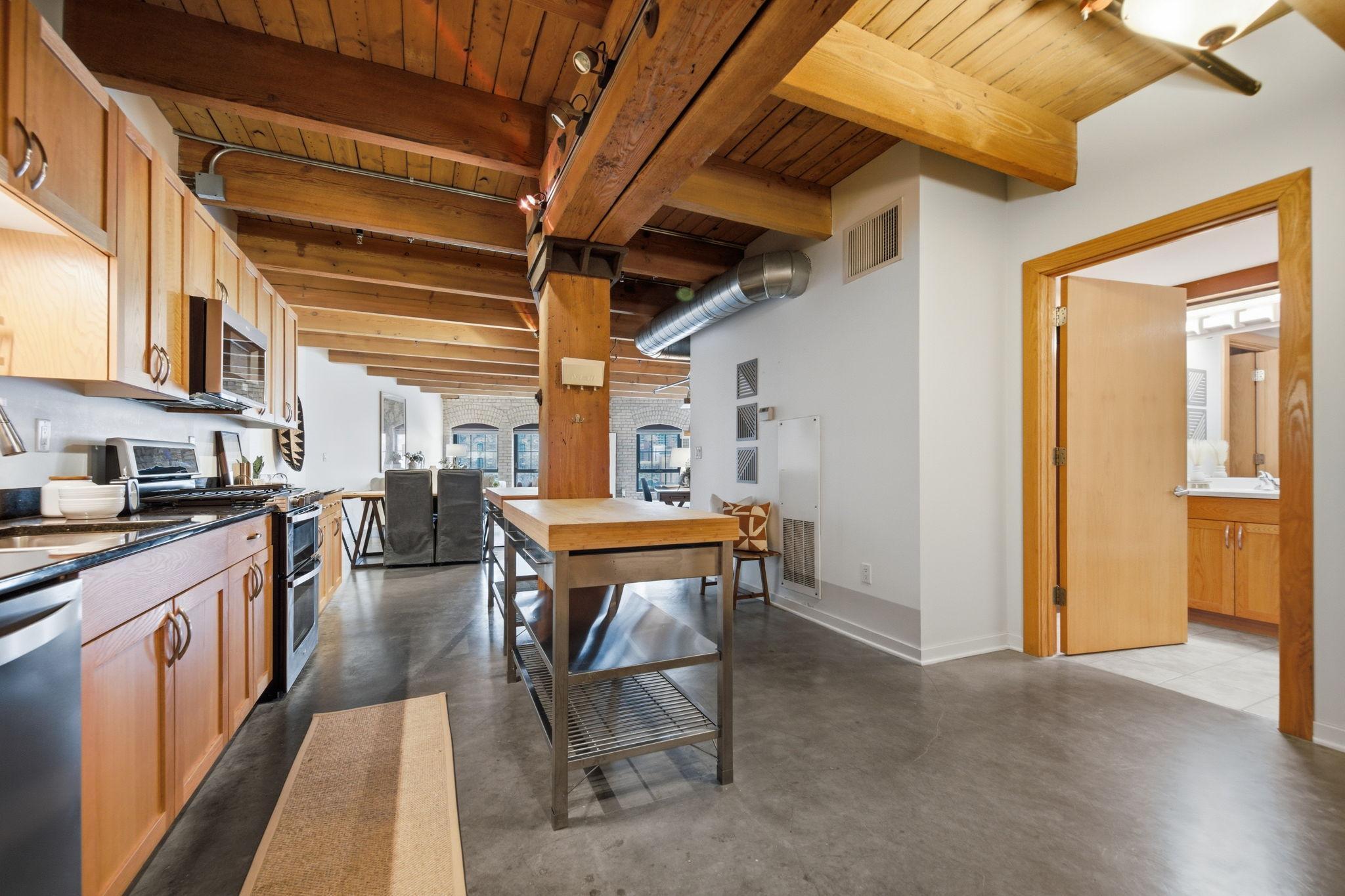 404 Washington Avenue N 304