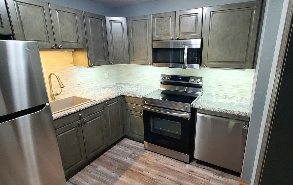 Photo of 3420 Golfview Drive #121, Eagan, MN 55123 (MLS # 7064201)