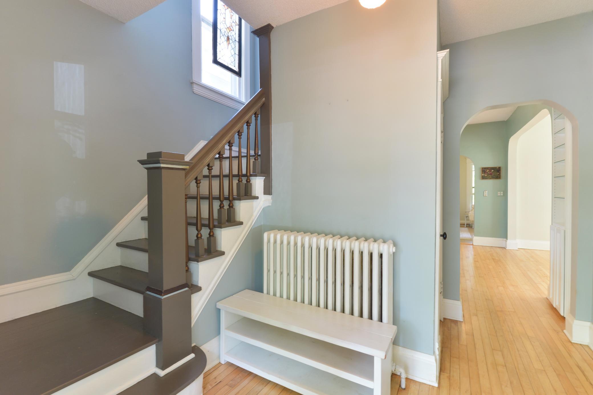 153 Winifred Street W