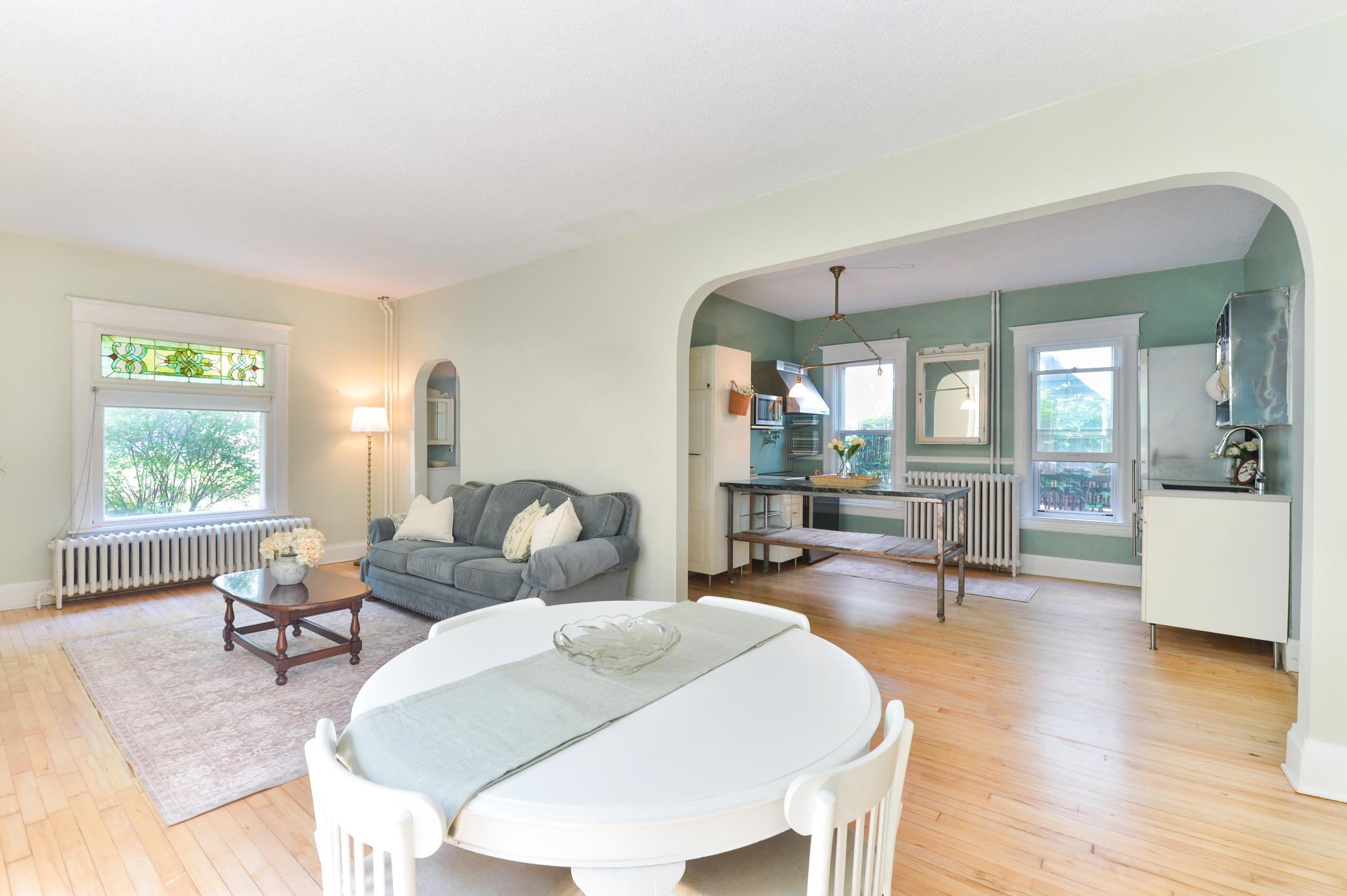 153 Winifred Street W