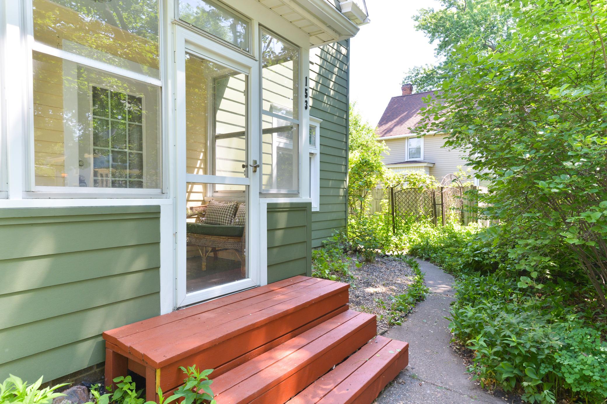 153 Winifred Street W