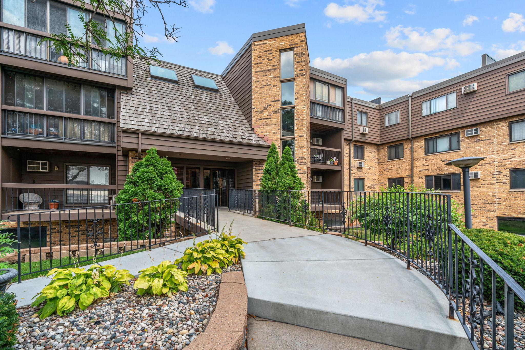 999 41st Ave NE Avenue NE 114