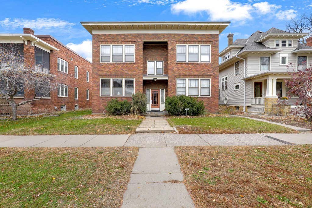 Photo of 971 Goodrich Avenue, Saint Paul, MN 55105 (MLS # 7123504)