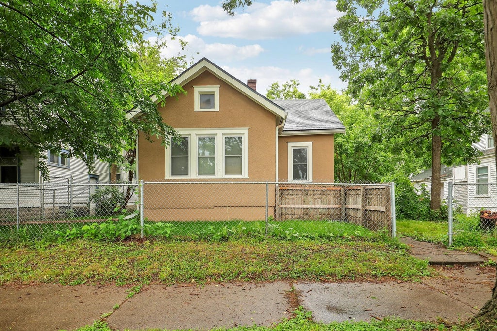 Photo of 1815 25th Avenue N, Minneapolis, MN 55411 (MLS # 7089219)