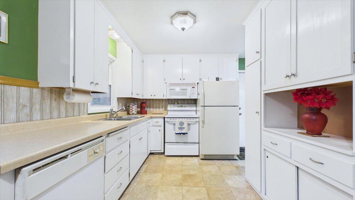 3624 Rolling View Drive
