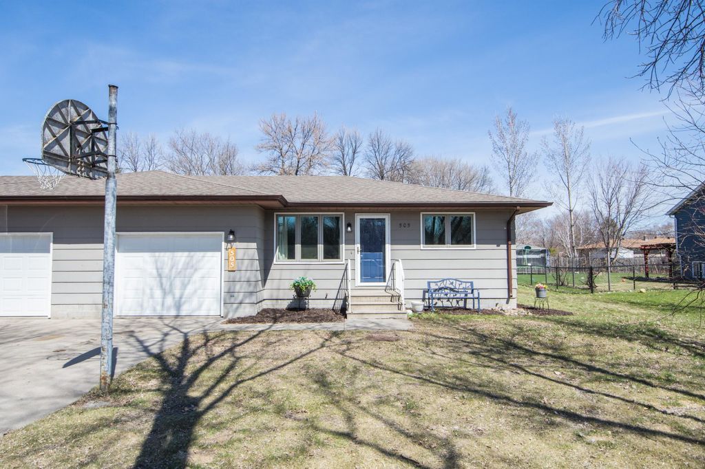 Photo of 505 8th Avenue SE, Barnesville, MN 56514 (MLS # 7055739)