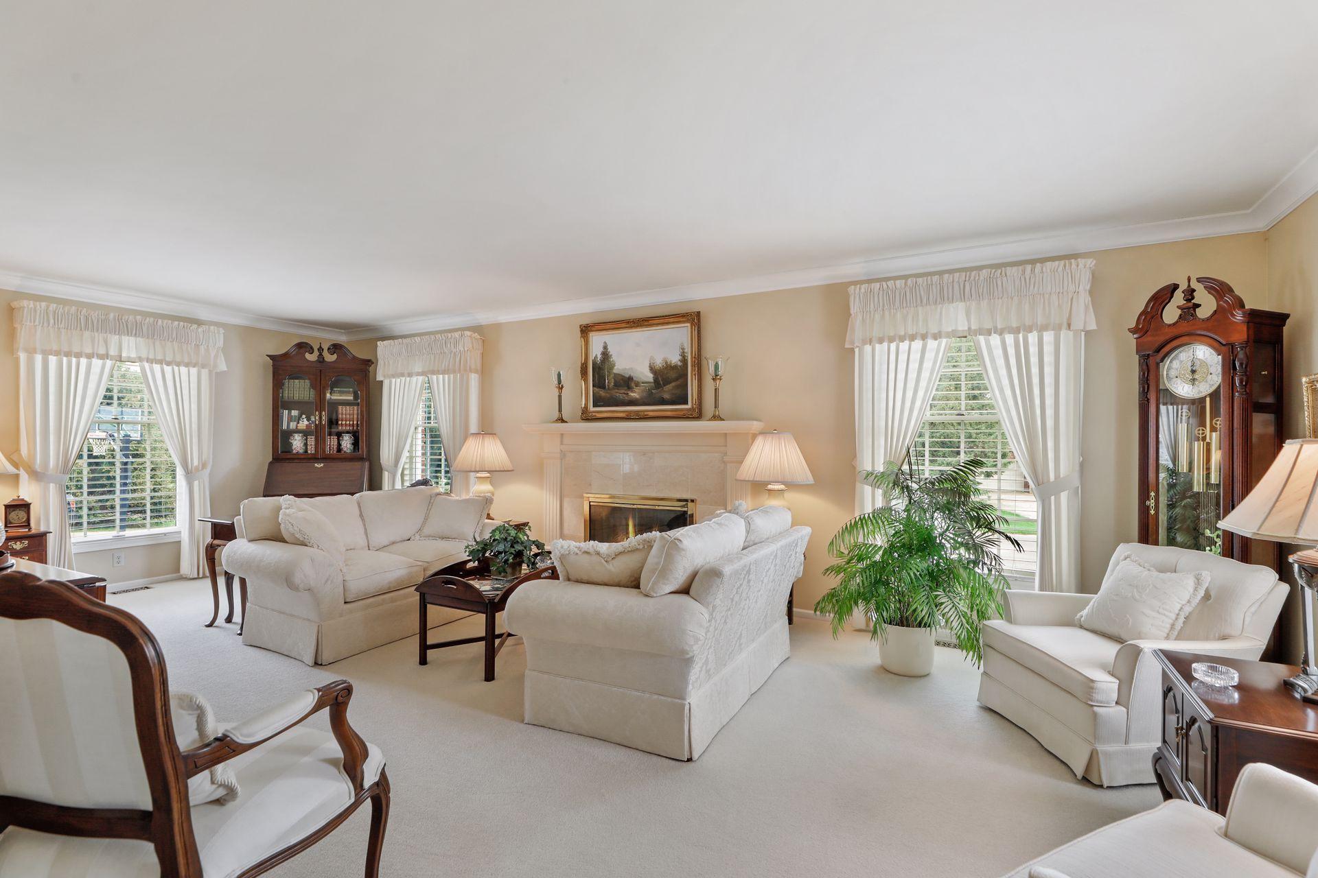 8160 Emerald Lane