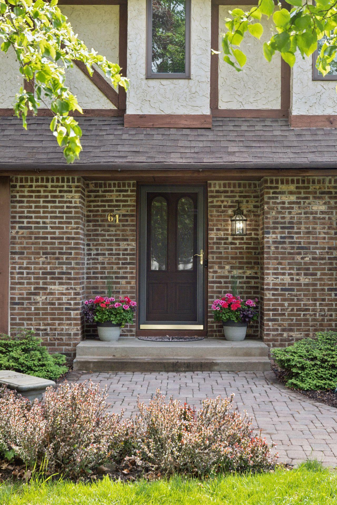 61 Deer Hills Court
