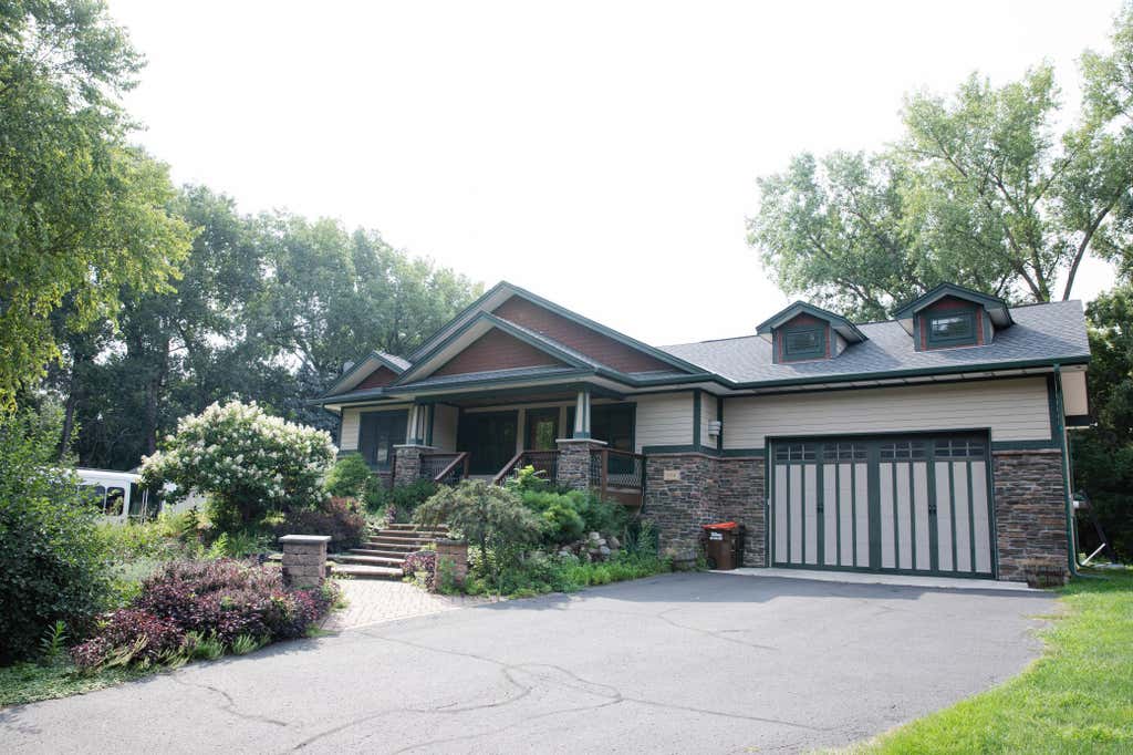 Photo of 930 County Road C E, Maplewood, MN 55109 (MLS # 7132005)