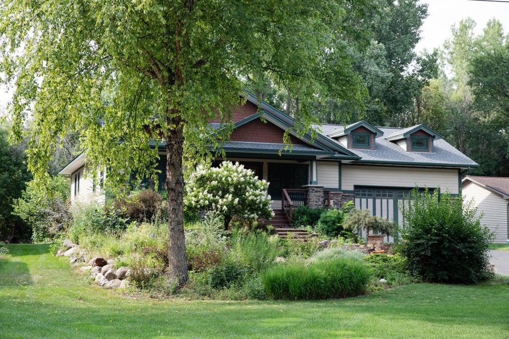 Photo of 930 County Road C E, Maplewood, MN 55109 (MLS # 7132005)