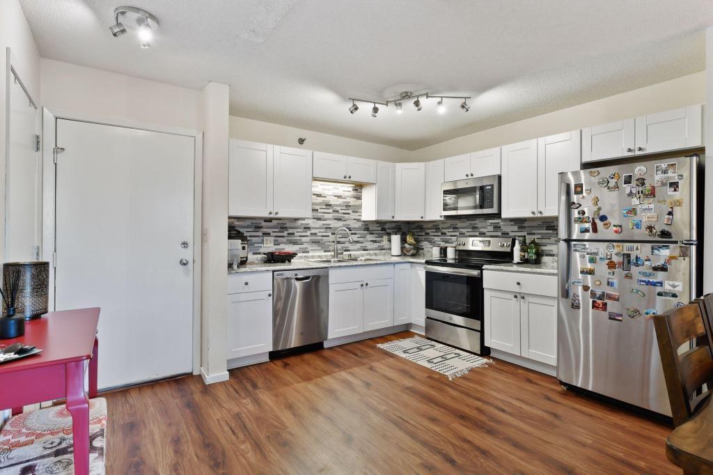 121 Washington Avenue S 305