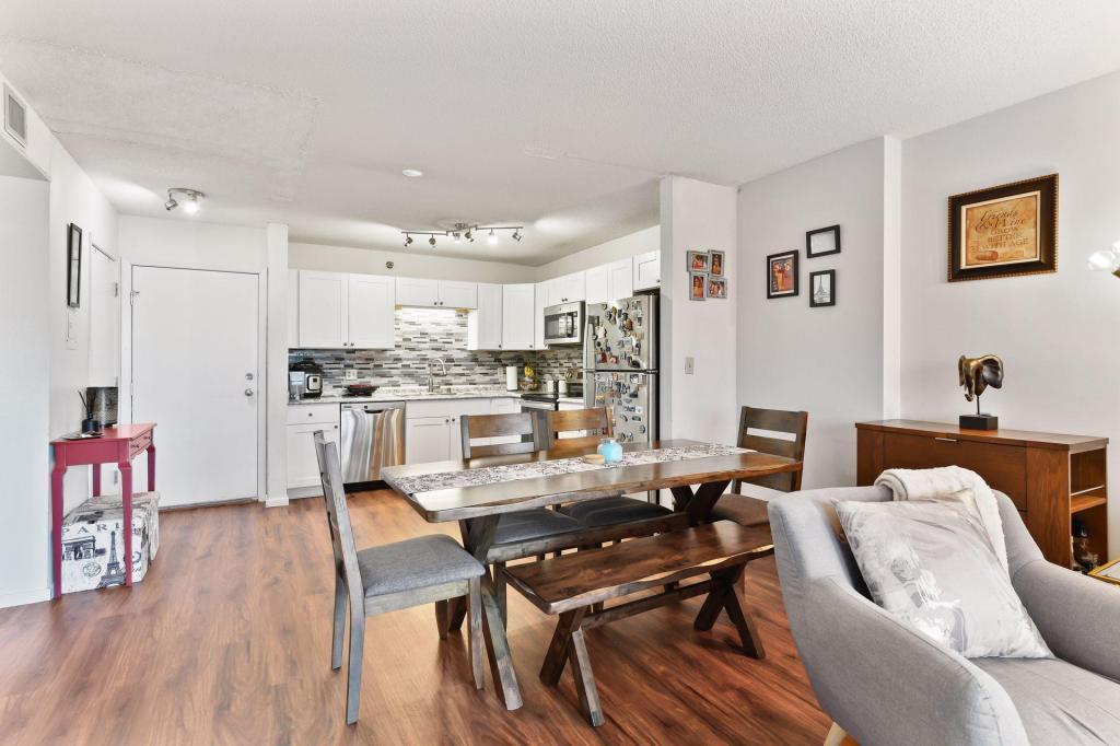 121 Washington Avenue S 305