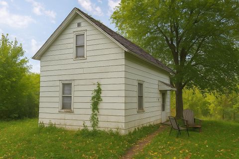 Photo of 129 N Grove Street, Redwood Falls, MN 56283 (MLS # 6807703) Photo of 129 N Grove Street, Redwood Falls, MN 56283 (MLS # 6807703)