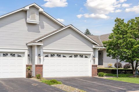 502 Deer Ridge Lane S Maplewood MN 55119