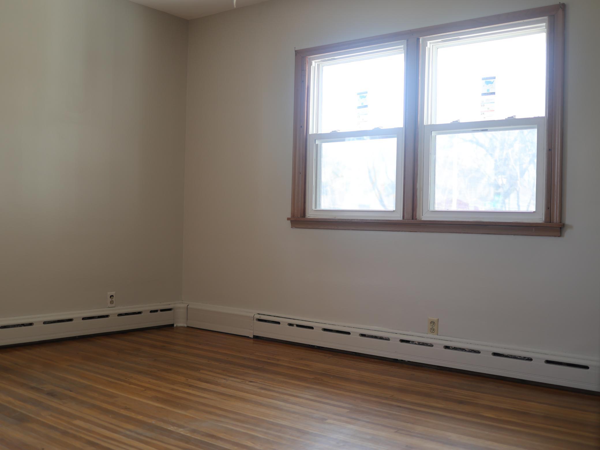 95 Rose Avenue W