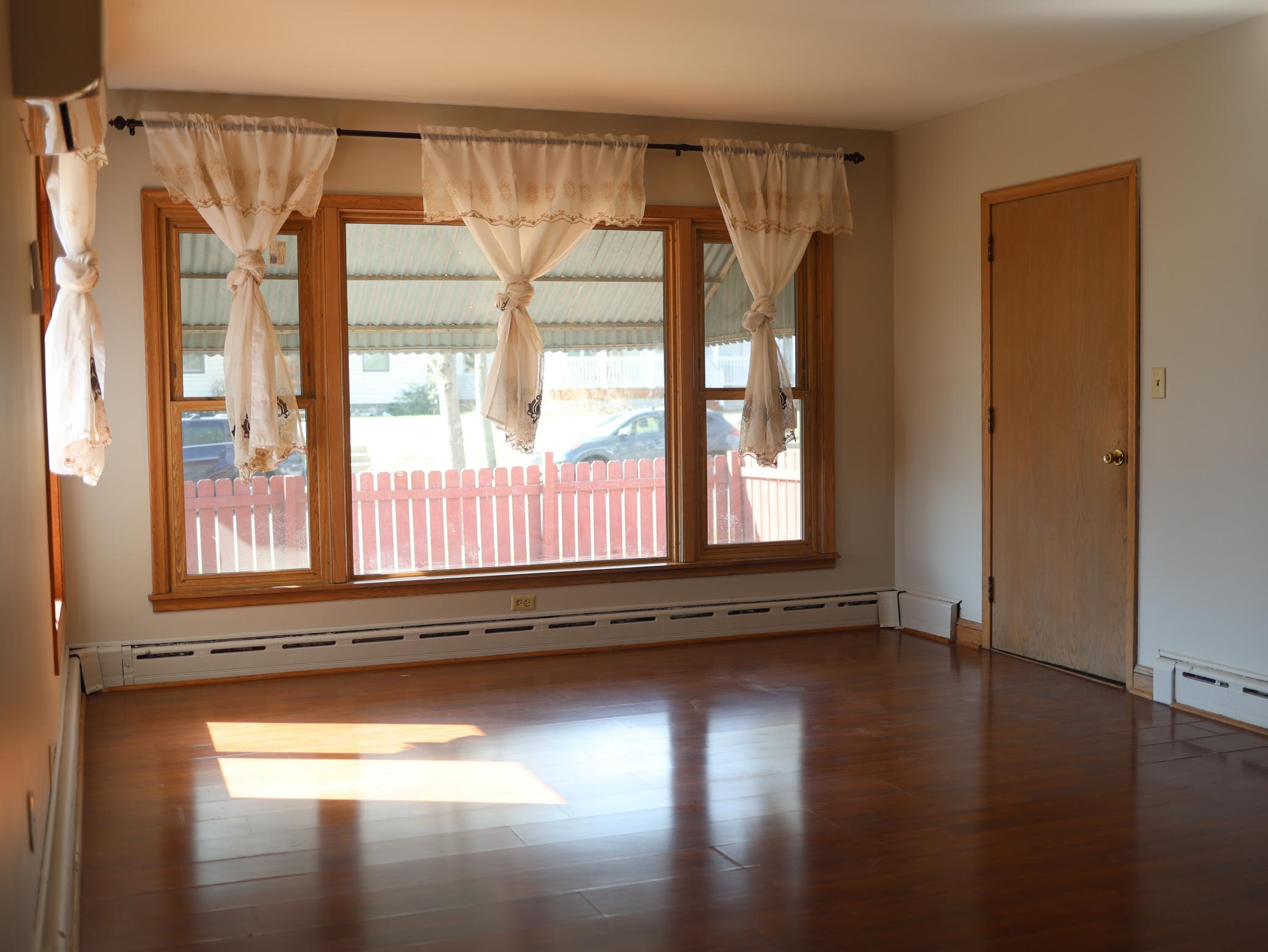 95 Rose Avenue W