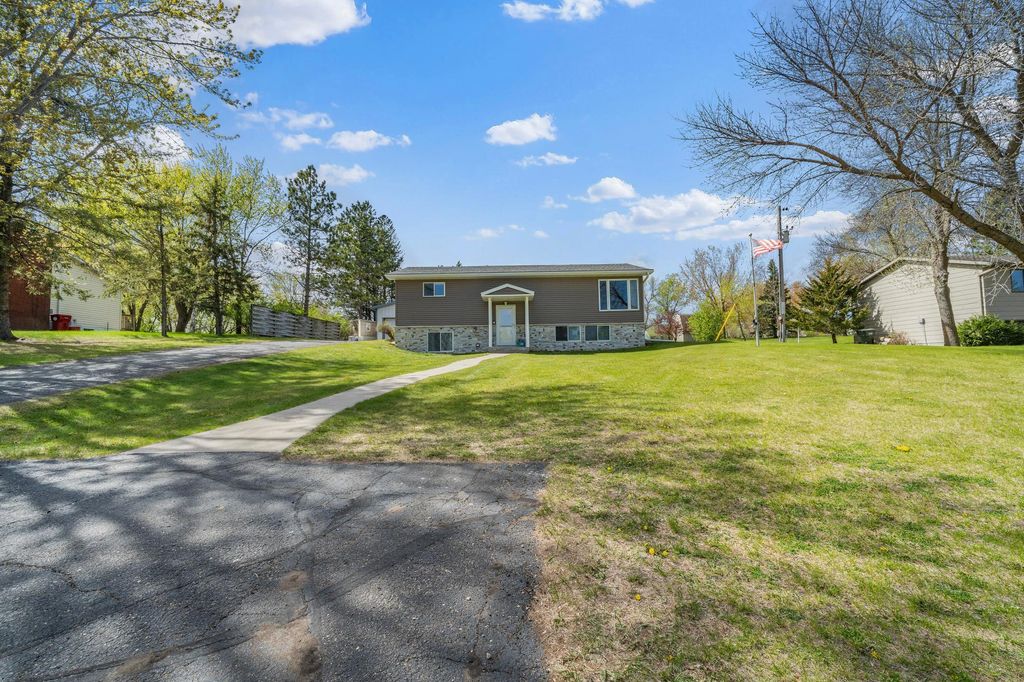 Photo of 1536 W Latoka Drive SW, Alexandria, MN 56308 (MLS # 7073435)
