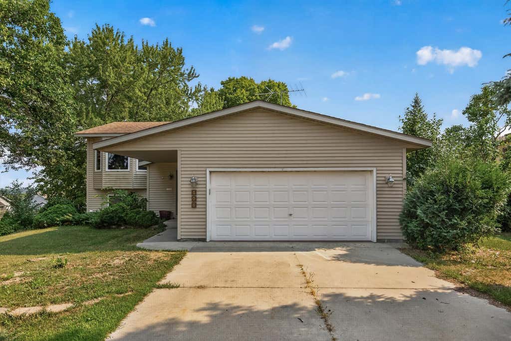 Photo of 606 8th Street NW, Buffalo, MN 55313 (MLS # 7118853)