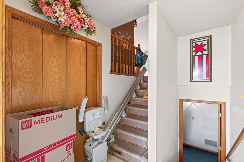 Photo of 606 8th Street NW, Buffalo, MN 55313 (MLS # 7118853)