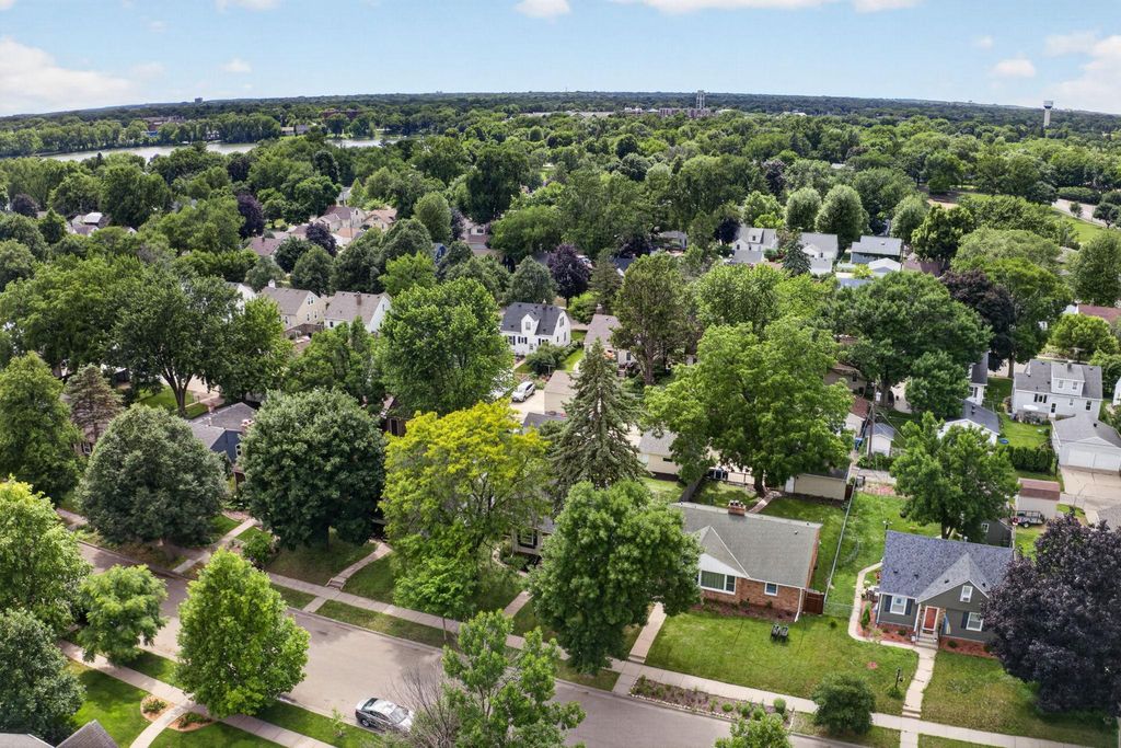 Photo of 4247 Zenith Avenue N, Robbinsdale, MN 55422 (MLS # 7095538)