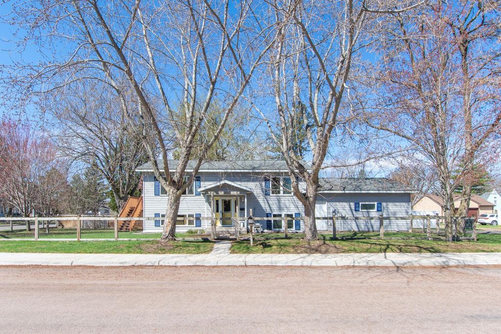 Photo of 1521 Pine Street, Brainerd, MN 56401 (MLS # 7064745)
