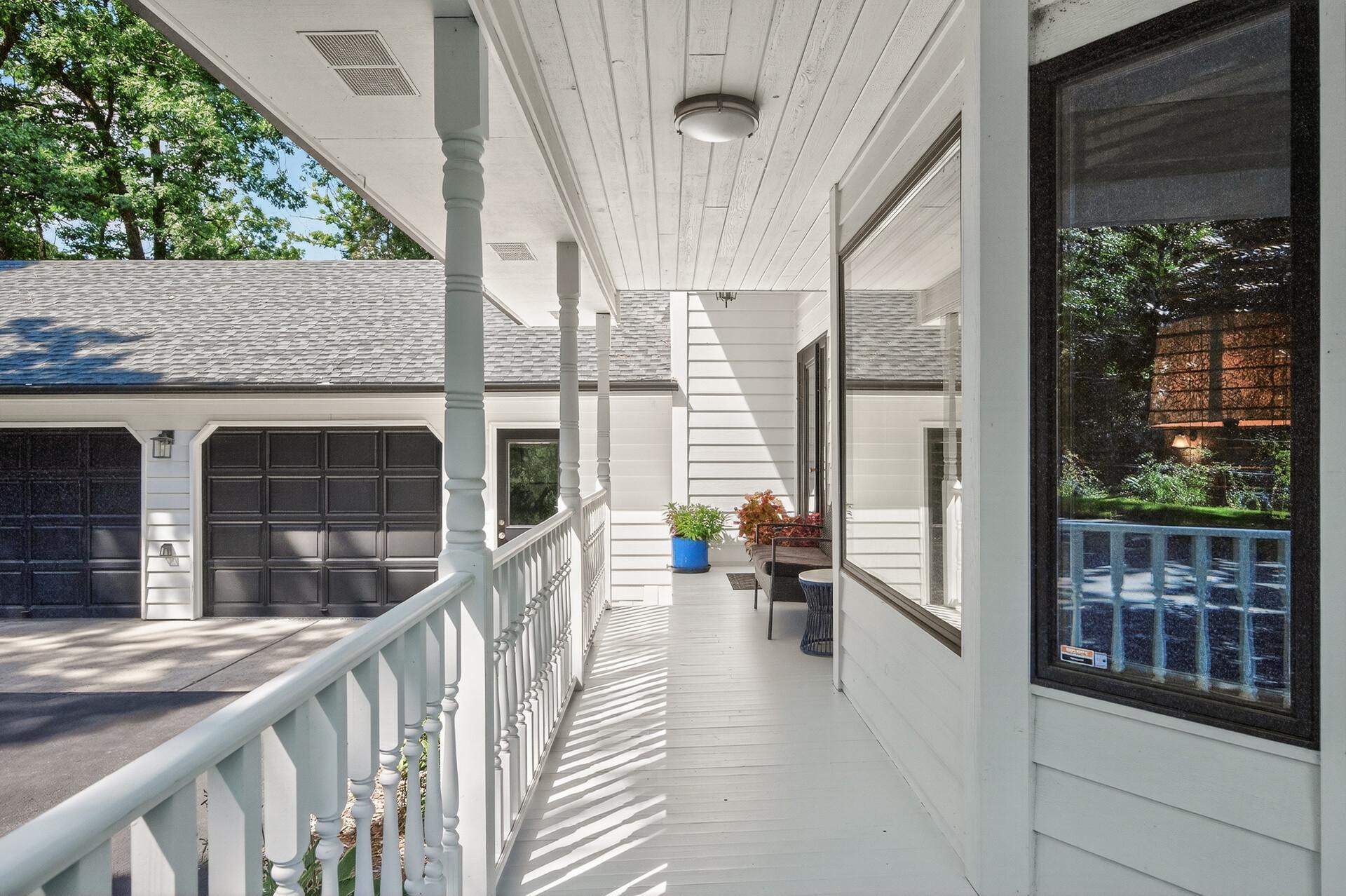 8727 Demontreville Trail N